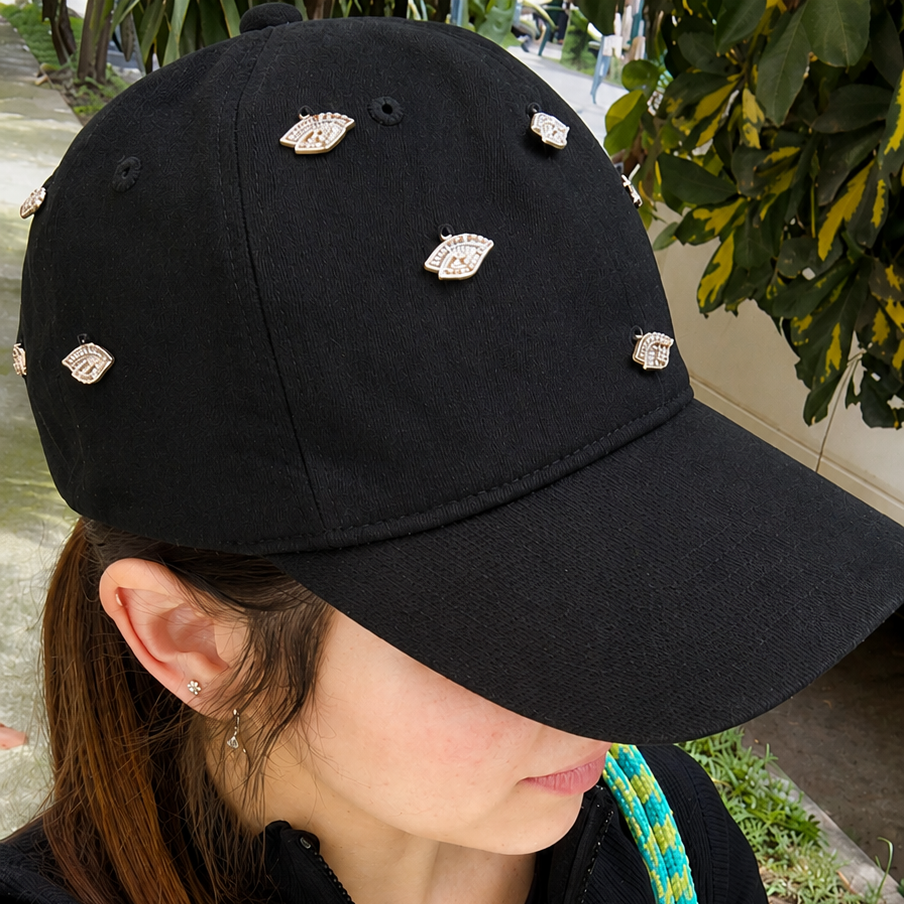 REGARD (gorra negra ojos)